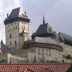 Kvinta hostila Francouze