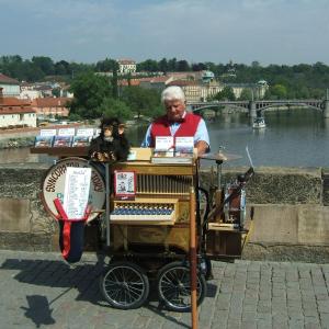 Kvinta hostila Francouze