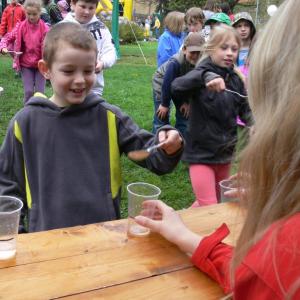 Oslava Dne Země 2014 na hřišti B. Němcové