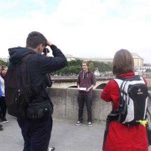 Videa a fotografie z Tonnerre a Paříže