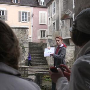 Videa a fotografie z Tonnerre a Paříže