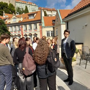 Exkurze do Poslanecké sněmovny a procházka Prahou