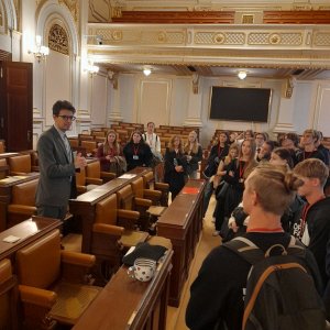 Exkurze do Poslanecké sněmovny a procházka Prahou