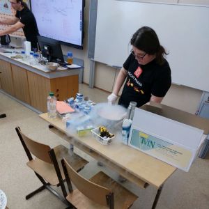 Hodiny moderní chemie