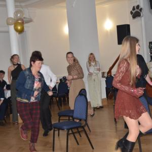 Charitativní ples pro Psí útulek Dobříš vynesl přes 38 tisíc korun