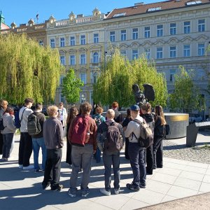 Po stopách české státnosti: Studenti navštívili Poslaneckou sněmovnu