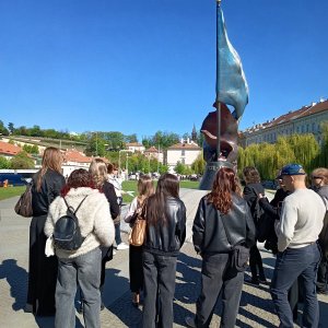Po stopách české státnosti: Studenti navštívili Poslaneckou sněmovnu