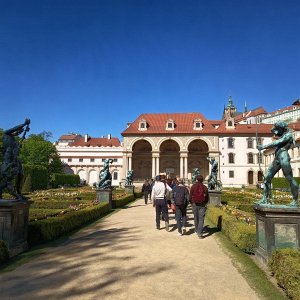 Po stopách české státnosti: Studenti navštívili Poslaneckou sněmovnu