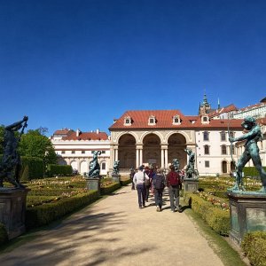 Po stopách české státnosti: Studenti navštívili Poslaneckou sněmovnu