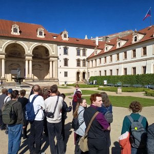 Po stopách české státnosti: Studenti navštívili Poslaneckou sněmovnu