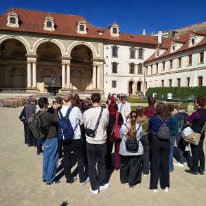 Po stopách české státnosti: Studenti navštívili Poslaneckou sněmovnu