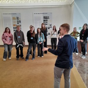 Po stopách české státnosti: Studenti navštívili Poslaneckou sněmovnu