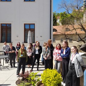 Po stopách české státnosti: Studenti navštívili Poslaneckou sněmovnu