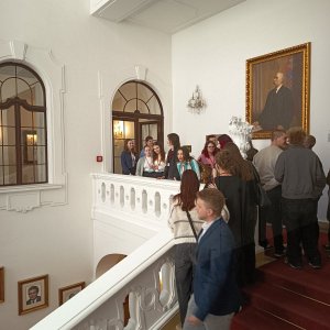 Po stopách české státnosti: Studenti navštívili Poslaneckou sněmovnu