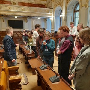 Po stopách české státnosti: Studenti navštívili Poslaneckou sněmovnu