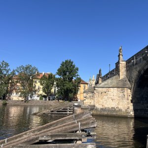 Poetická Praha a... k smrti slunný den