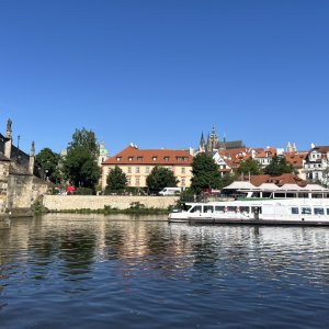Poetická Praha a... k smrti slunný den